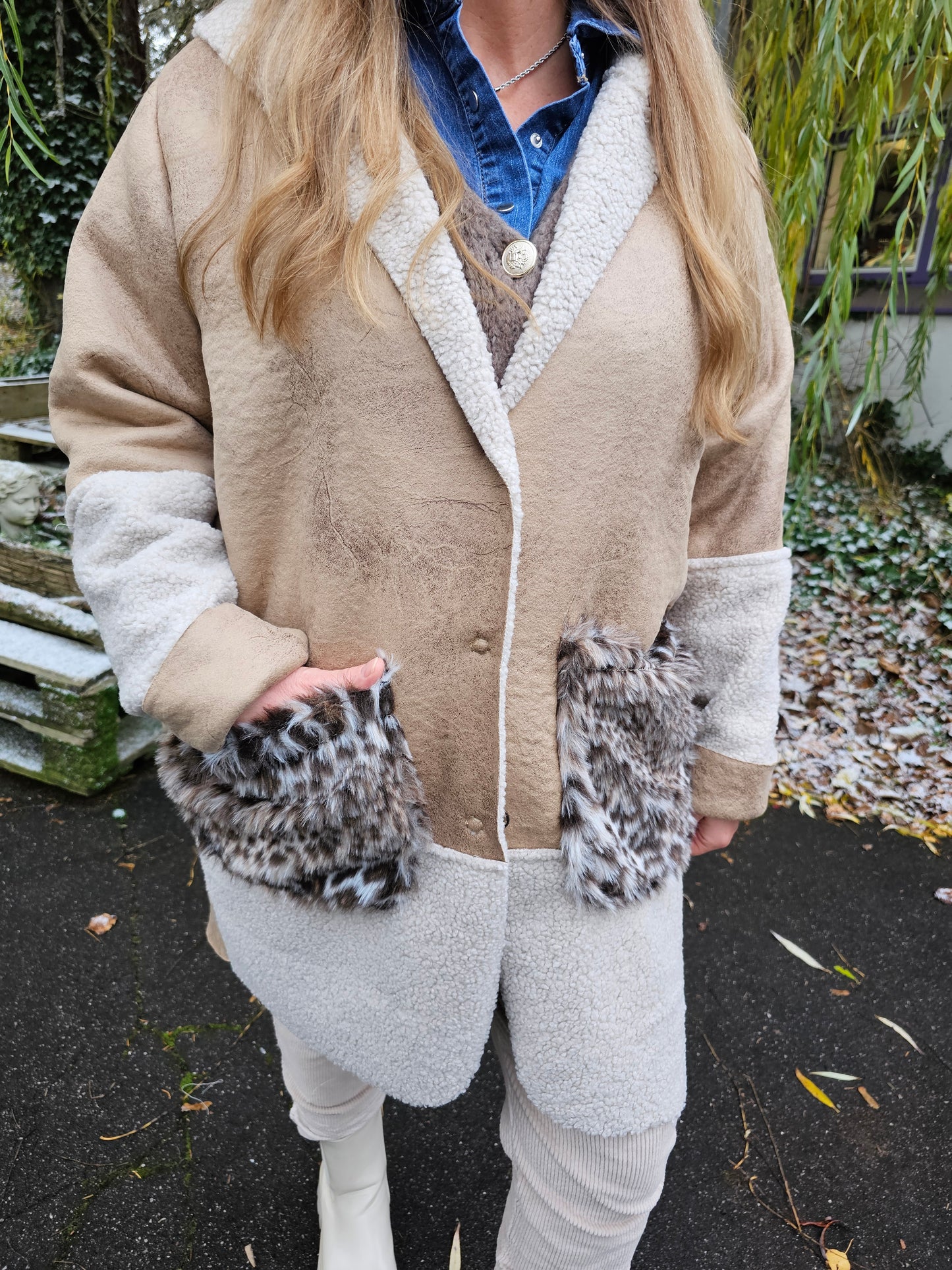 Teddymantel Velouroptik mit Leoprint-Taschen