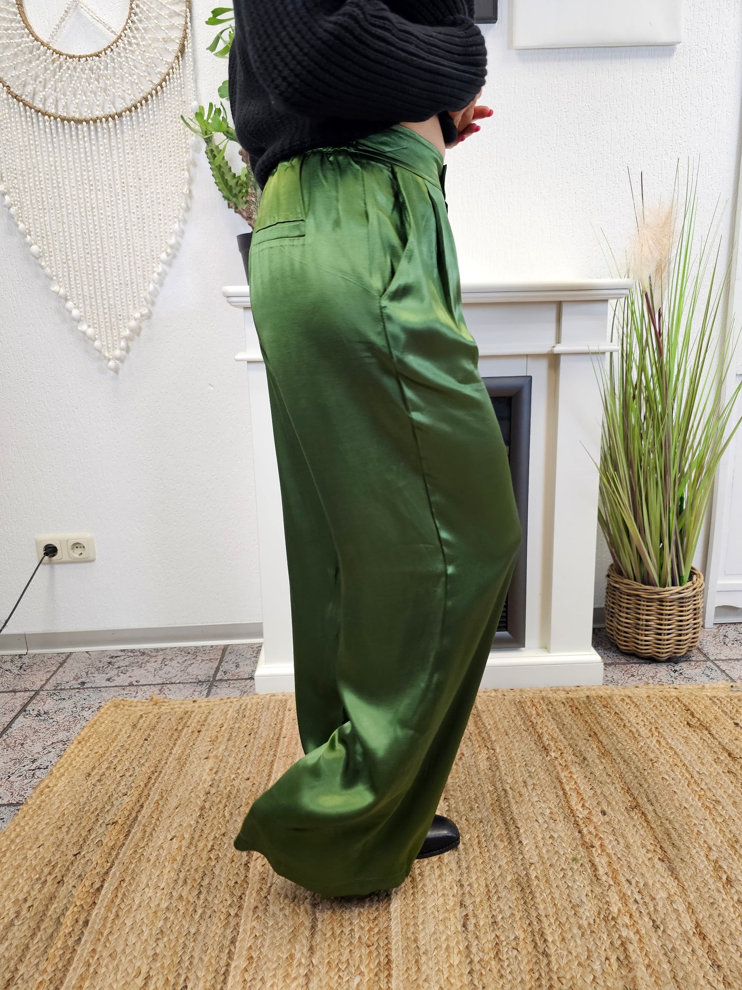 Weite Satinhose in Grün