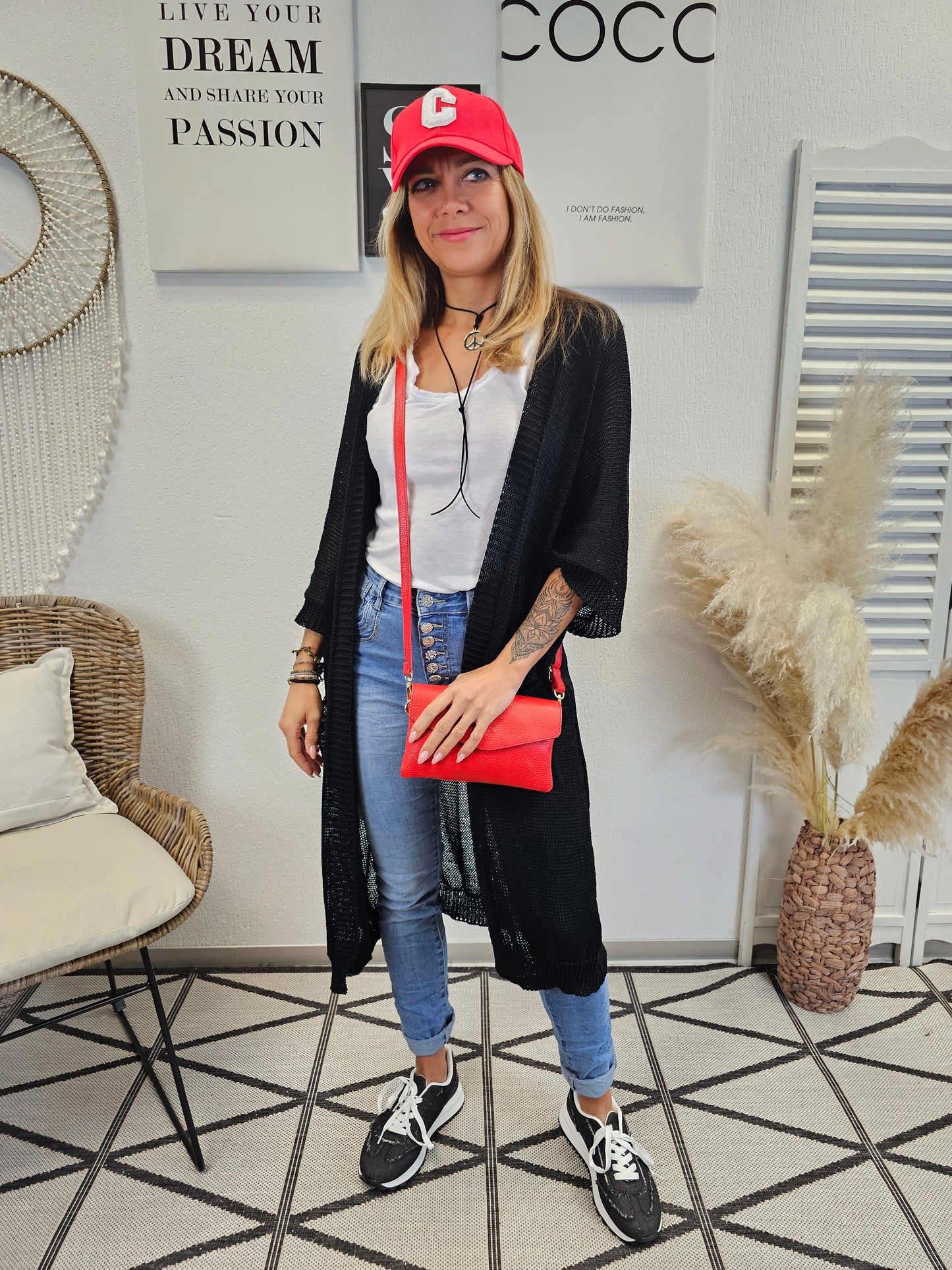 Lange grobgehäkelte Strickjacke mit Taschen in verschiedenen Farben