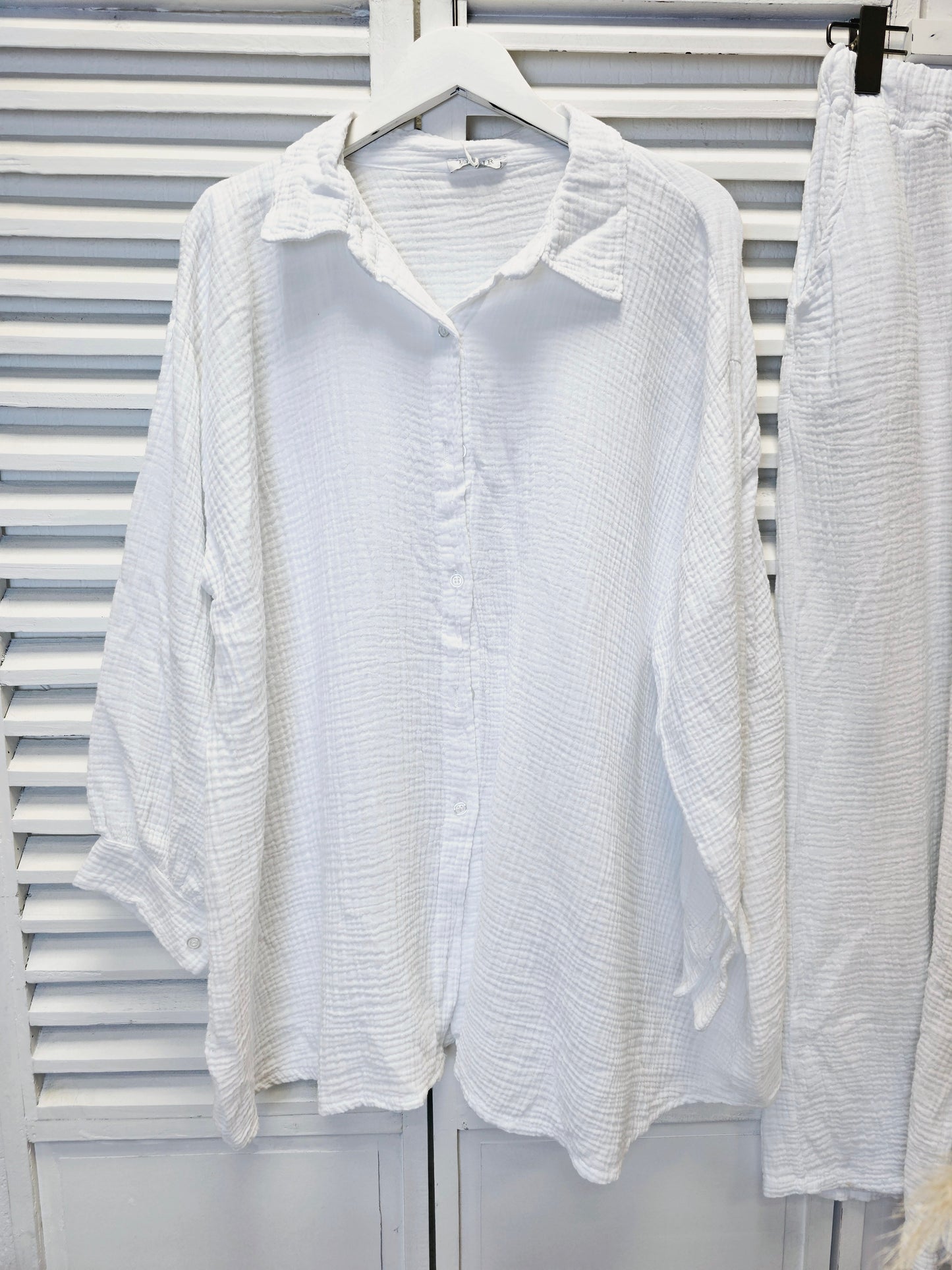 Oversize Musselin-Hemdbluse in Weiß