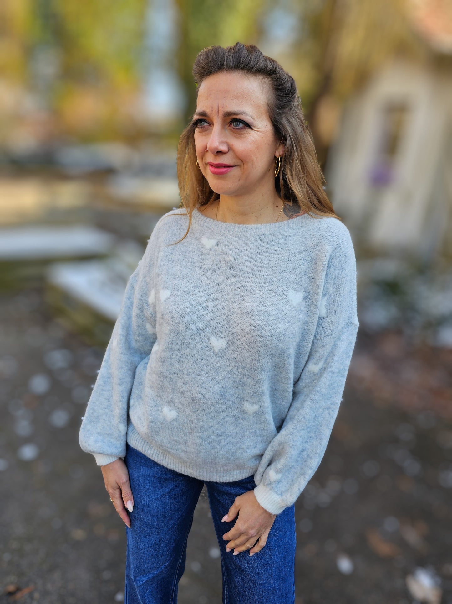 Strickpullover mit Herzen in Grau-Weiß