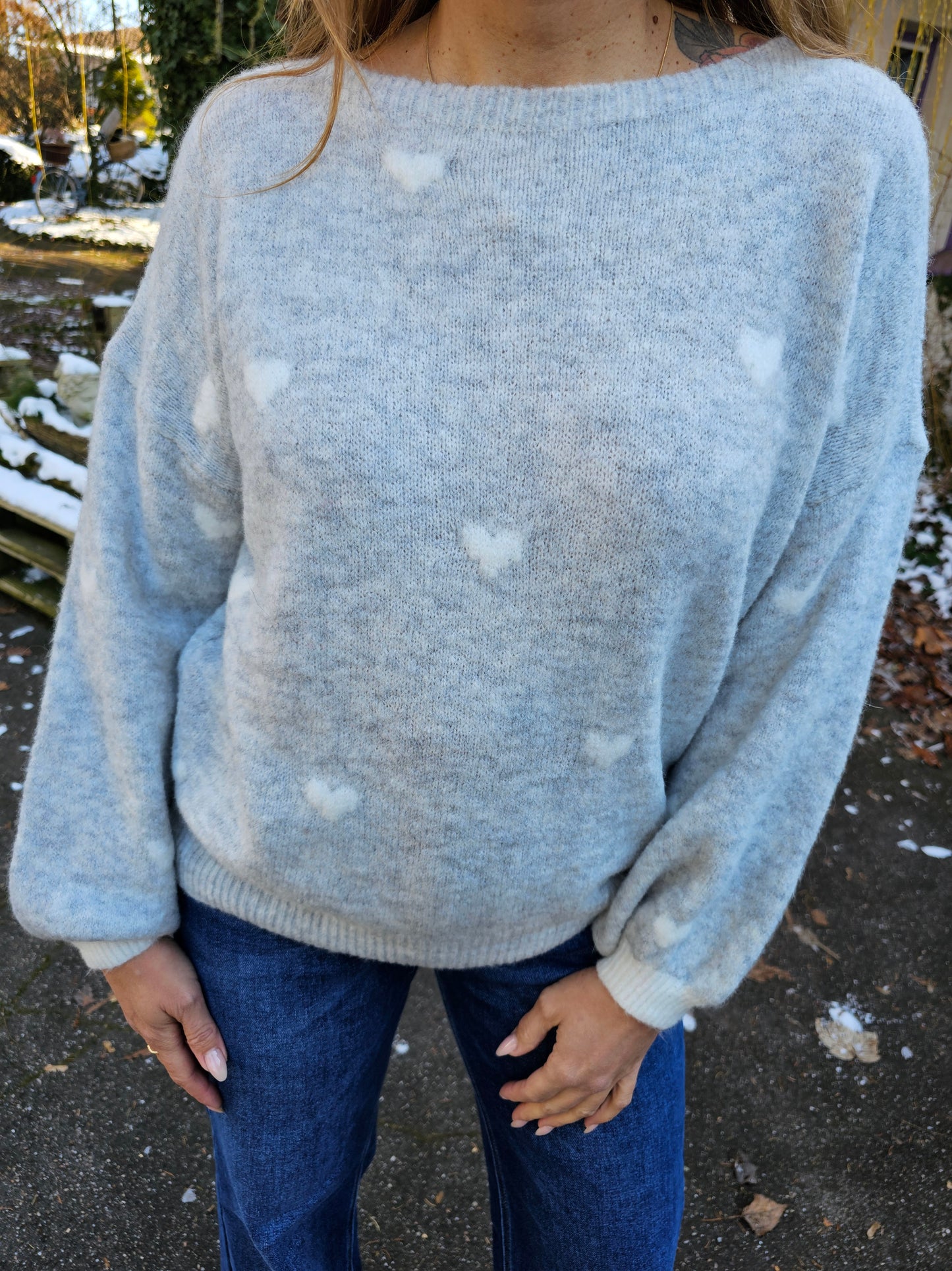 Strickpullover mit Herzen in Grau-Weiß