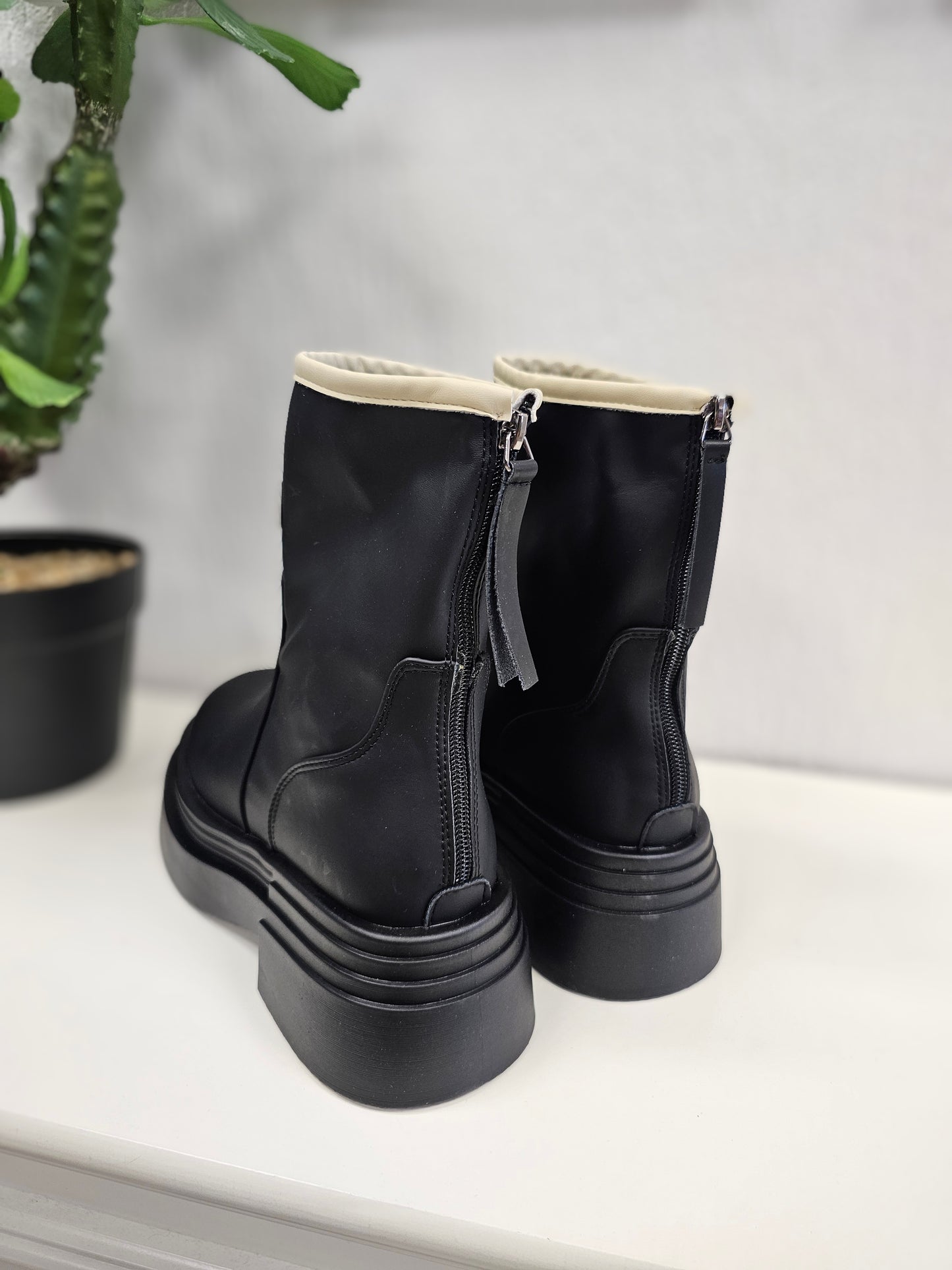 Chelsea Boots / Stiefel MIU in Schwarz Echtleder