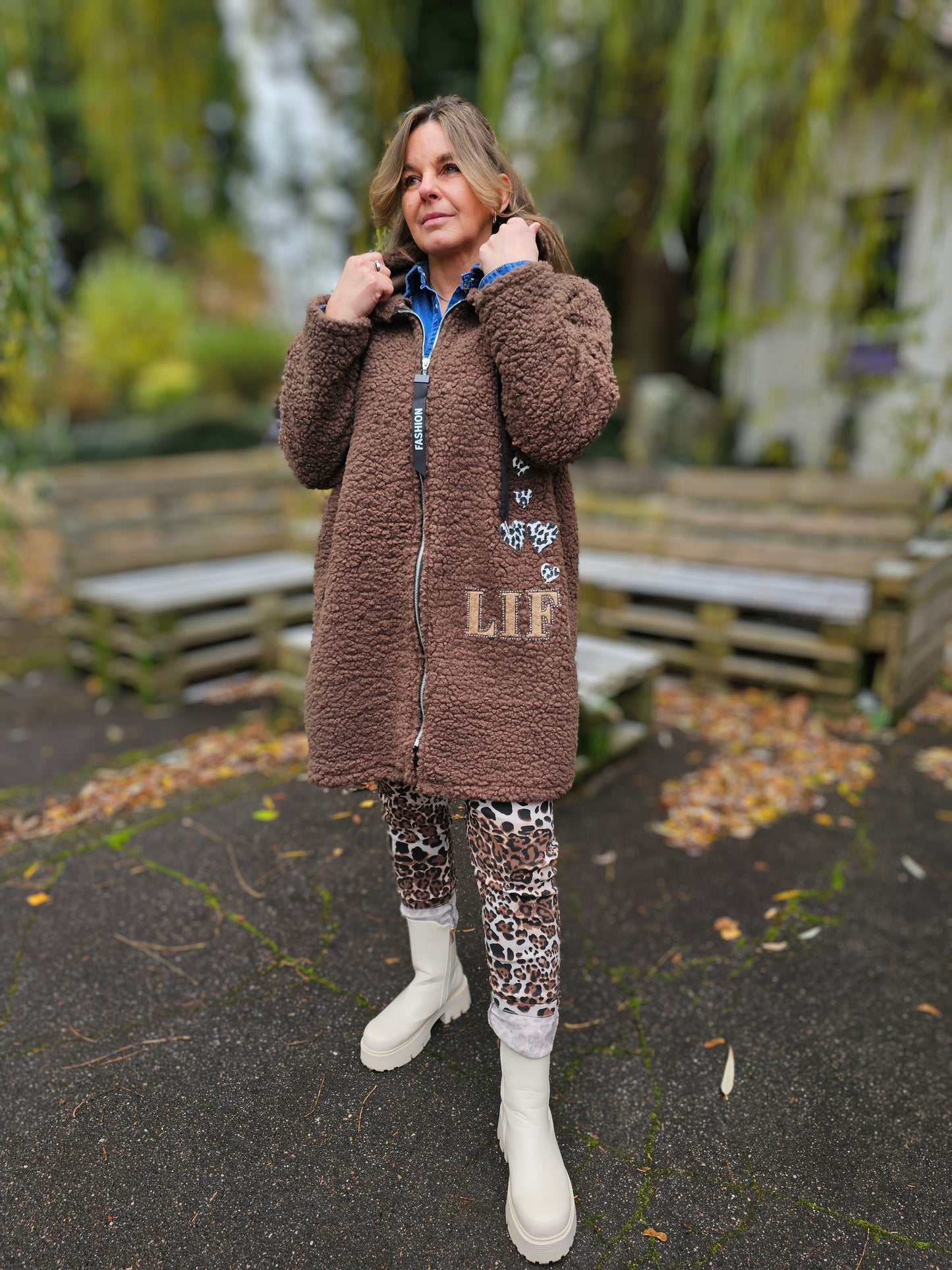Jogpants Leoprint mit Stretchbund und Gürtel