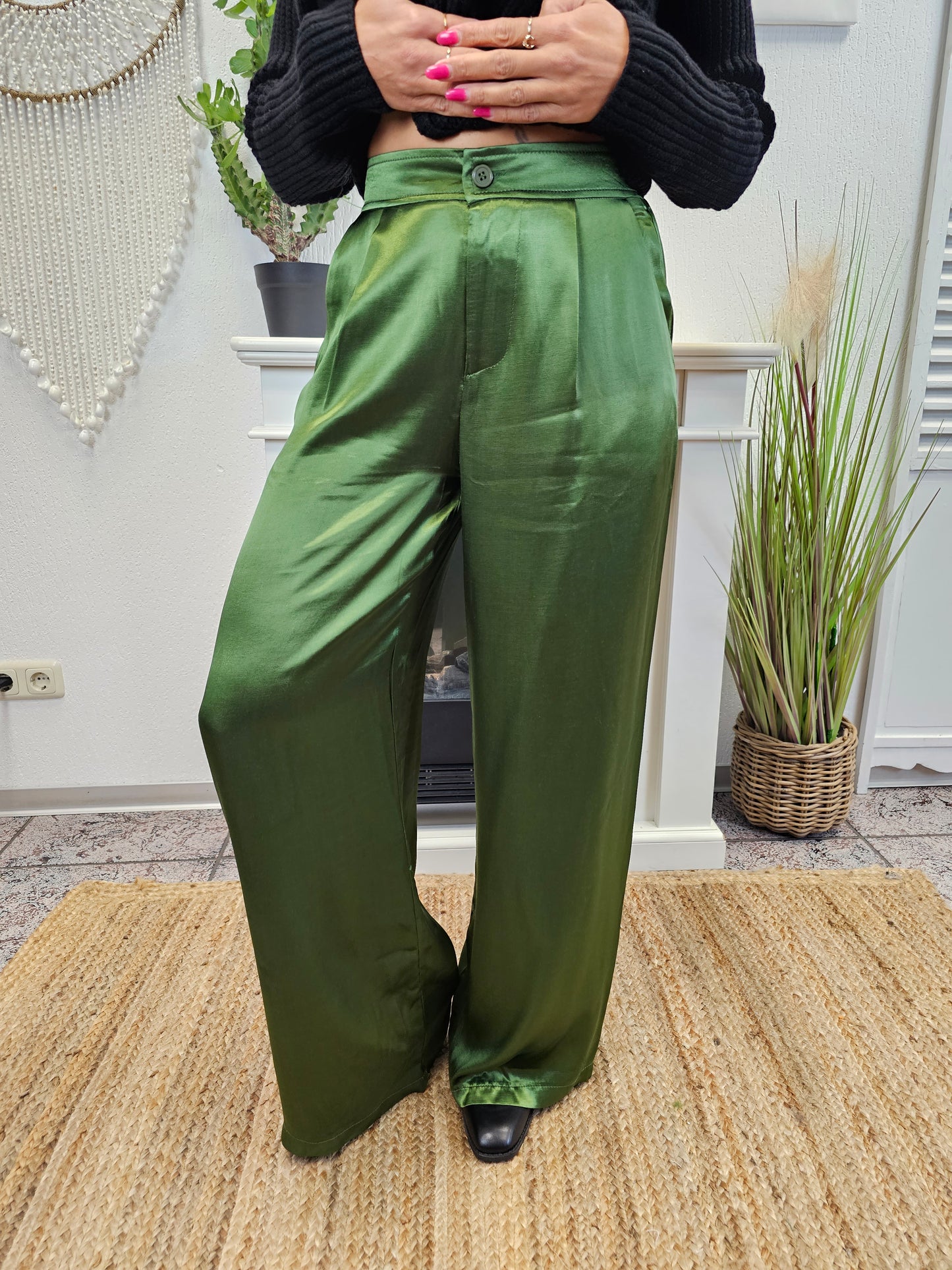 Weite Satinhose in Grün