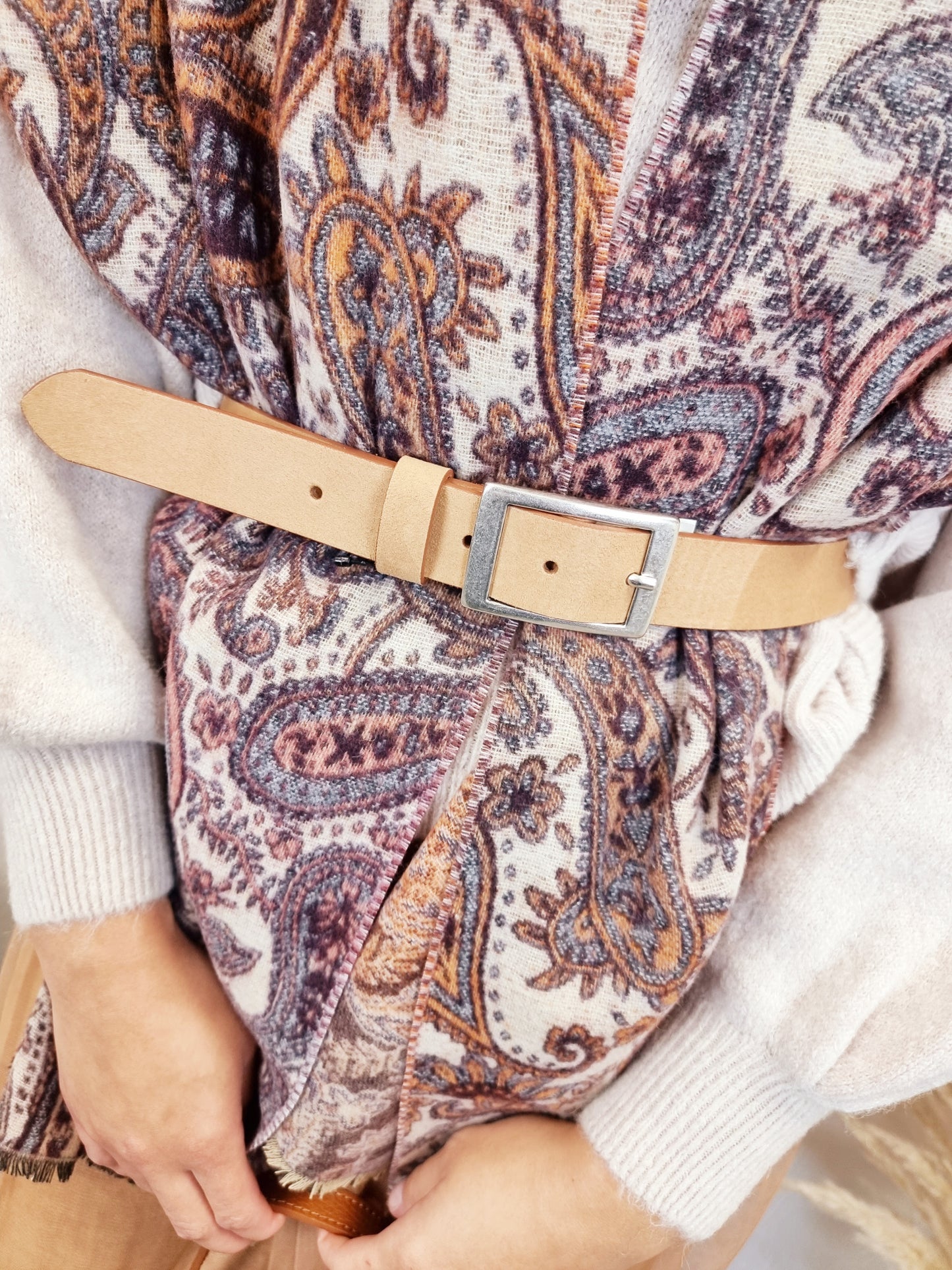 Weicher Schal in Bordeux Farben mit Orient-Blumenmuster