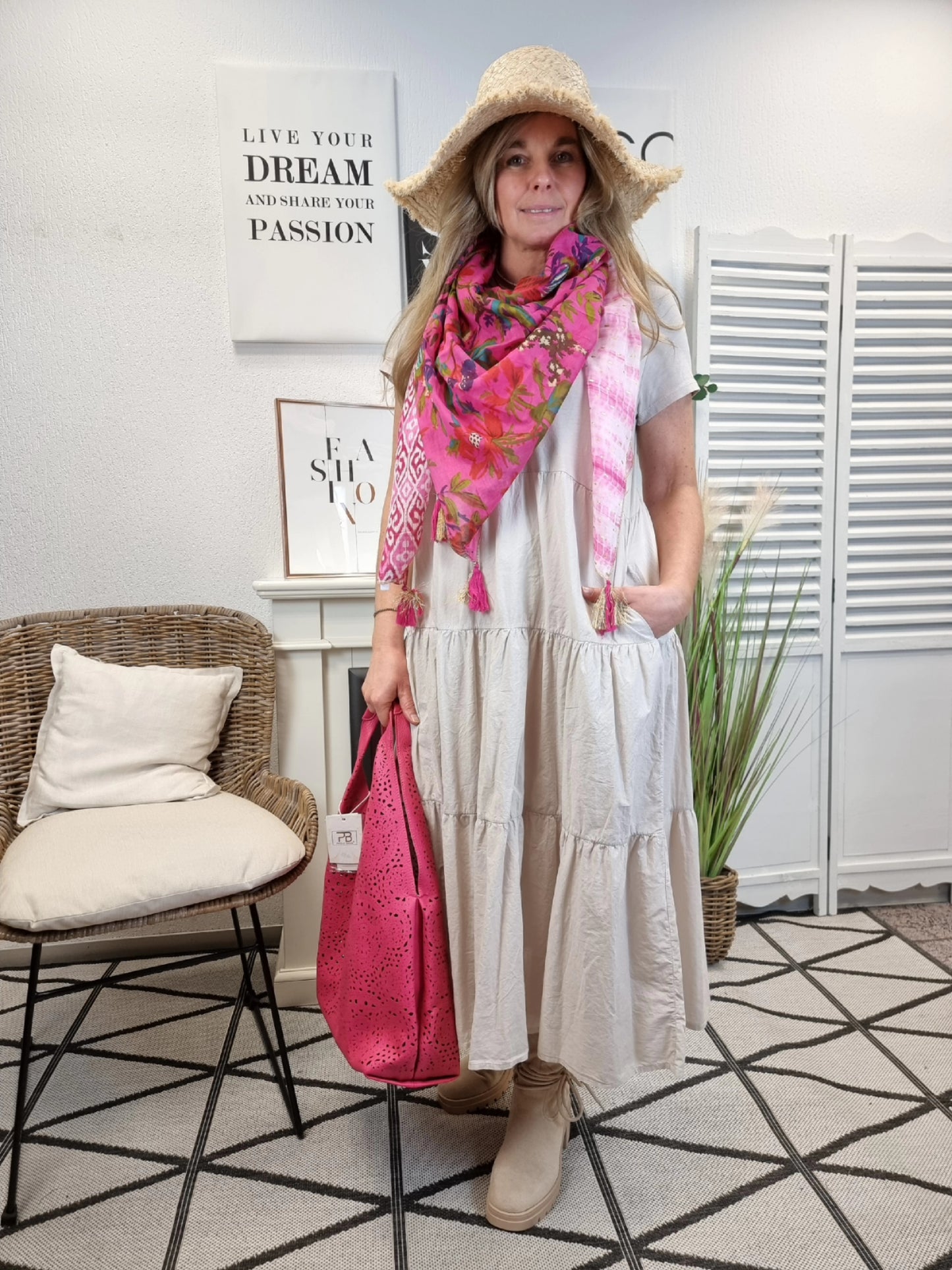 Tolles Viereck-Tuch aus Viskose mit Blumenprint pink