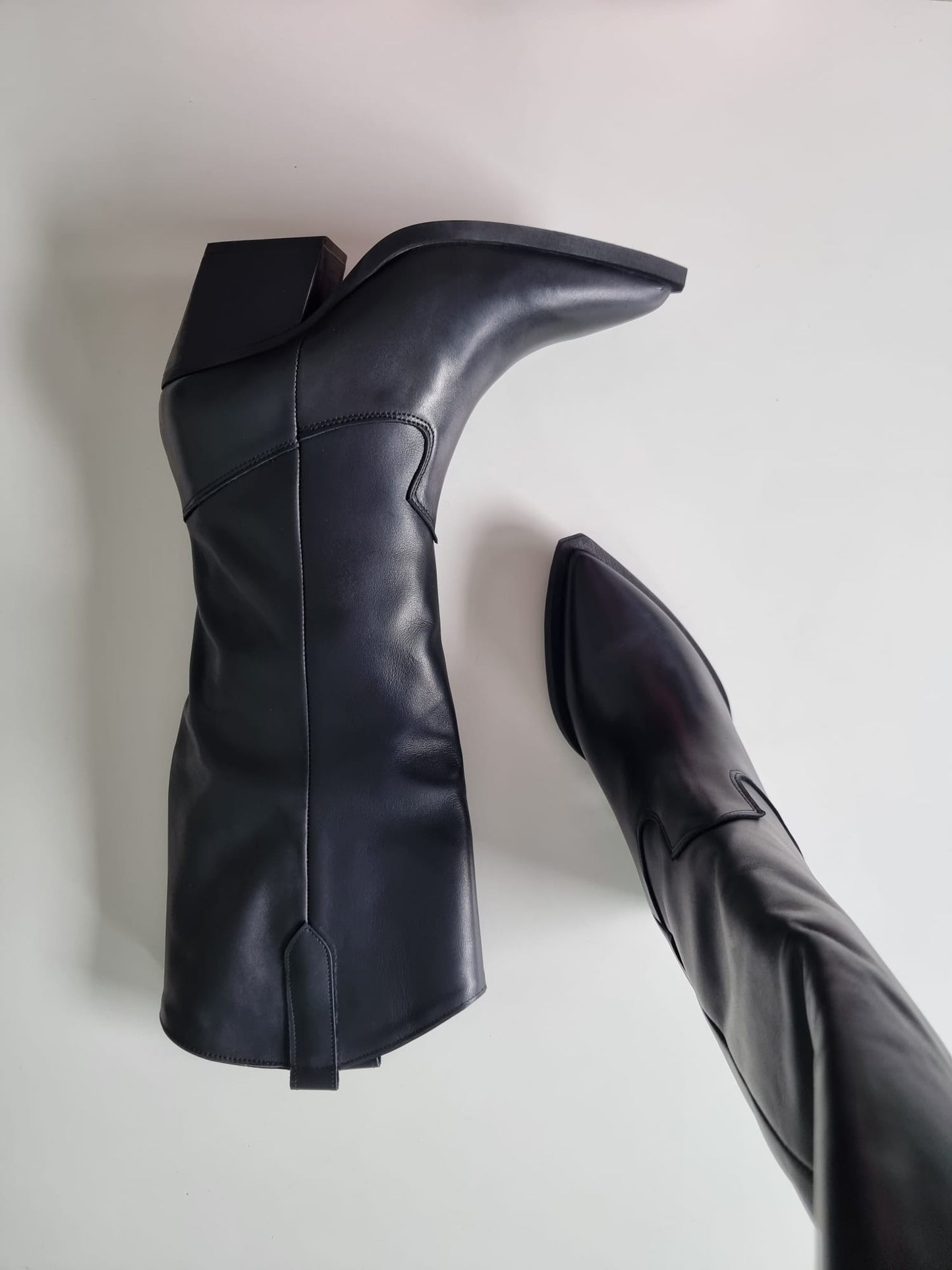 Stiefel aus Echtleder in Schwarz nur noch Größe 37 vorrätig