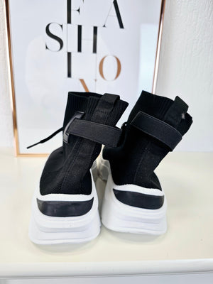 Hohe Schlupf-Stricksneaker in Schwarz " Marion "