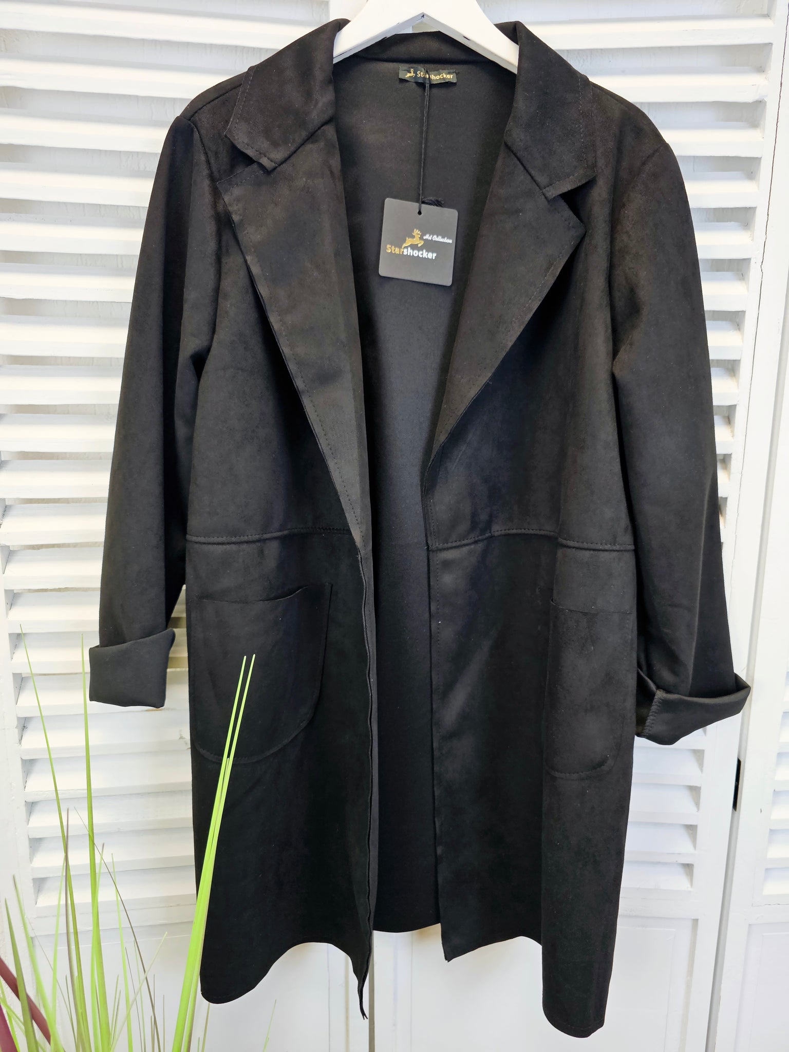 Schwarze Jacke in Veloursoptik mit Taschen