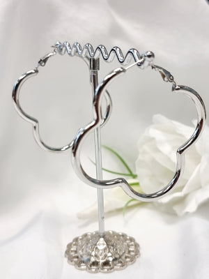 Große Creolenohrringe aus Edelstahl in Silber Kleeblatt