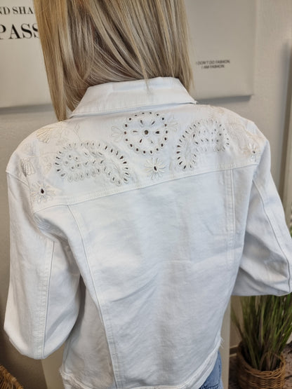 Weiße Jeansjacke mit Lochmuster Details