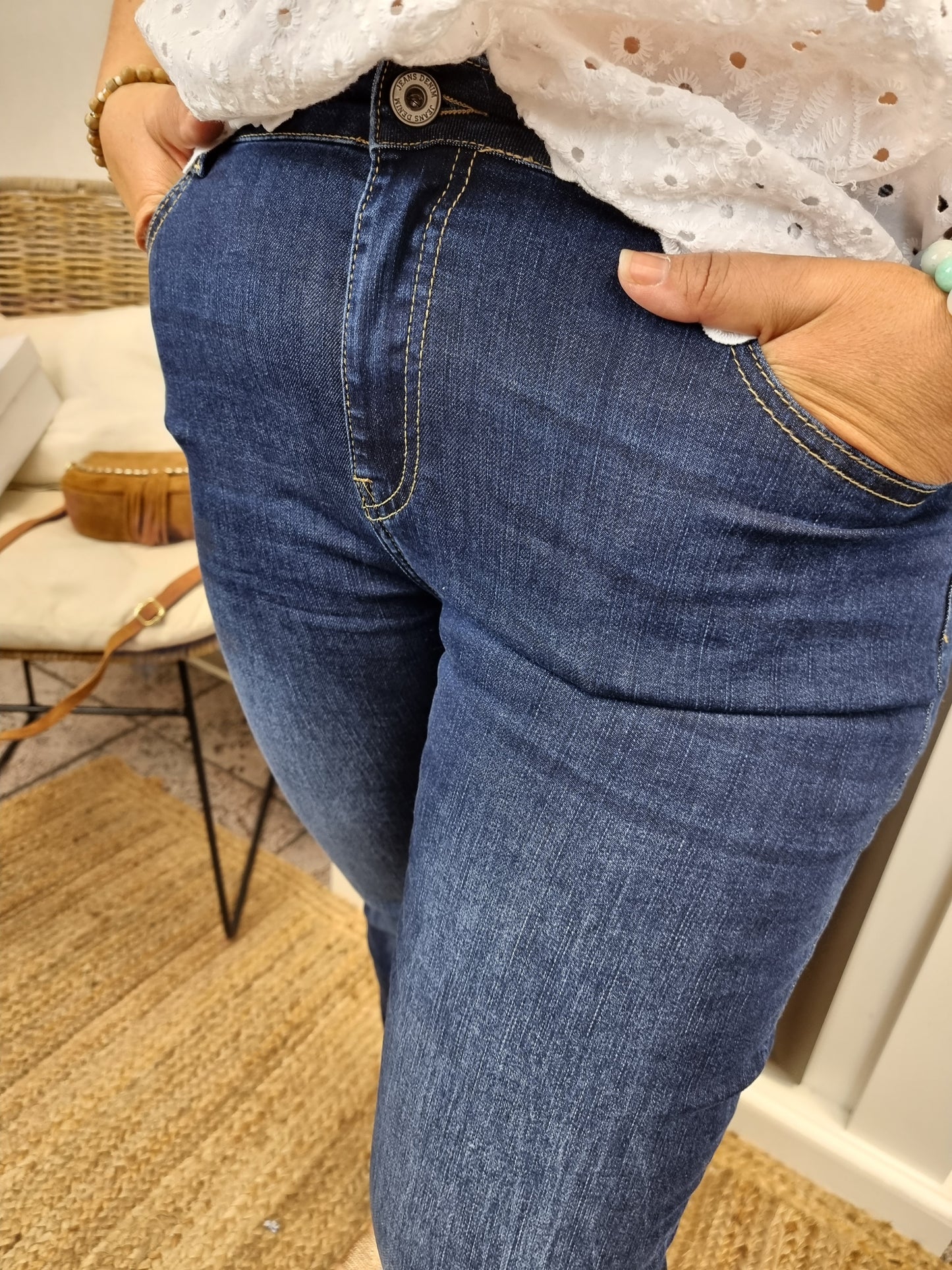 Elegante Jeans Bootcut Secret Season mit ausgefranstem Bein