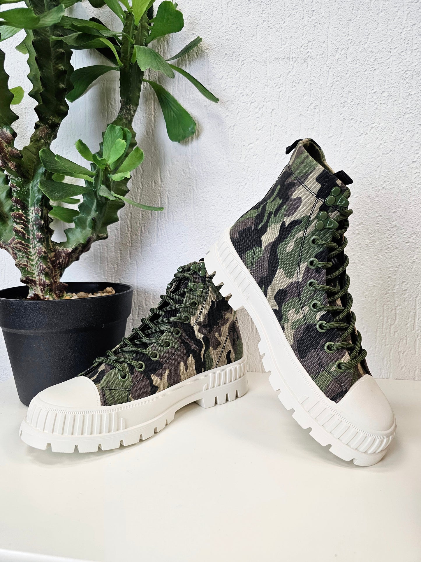 Canvas-Stiefel in Camouflage Grün mit dicker Sohle