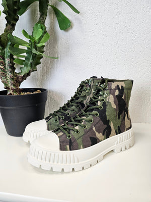 Canvas-Stiefel in Camouflage Grün mit dicker Sohle