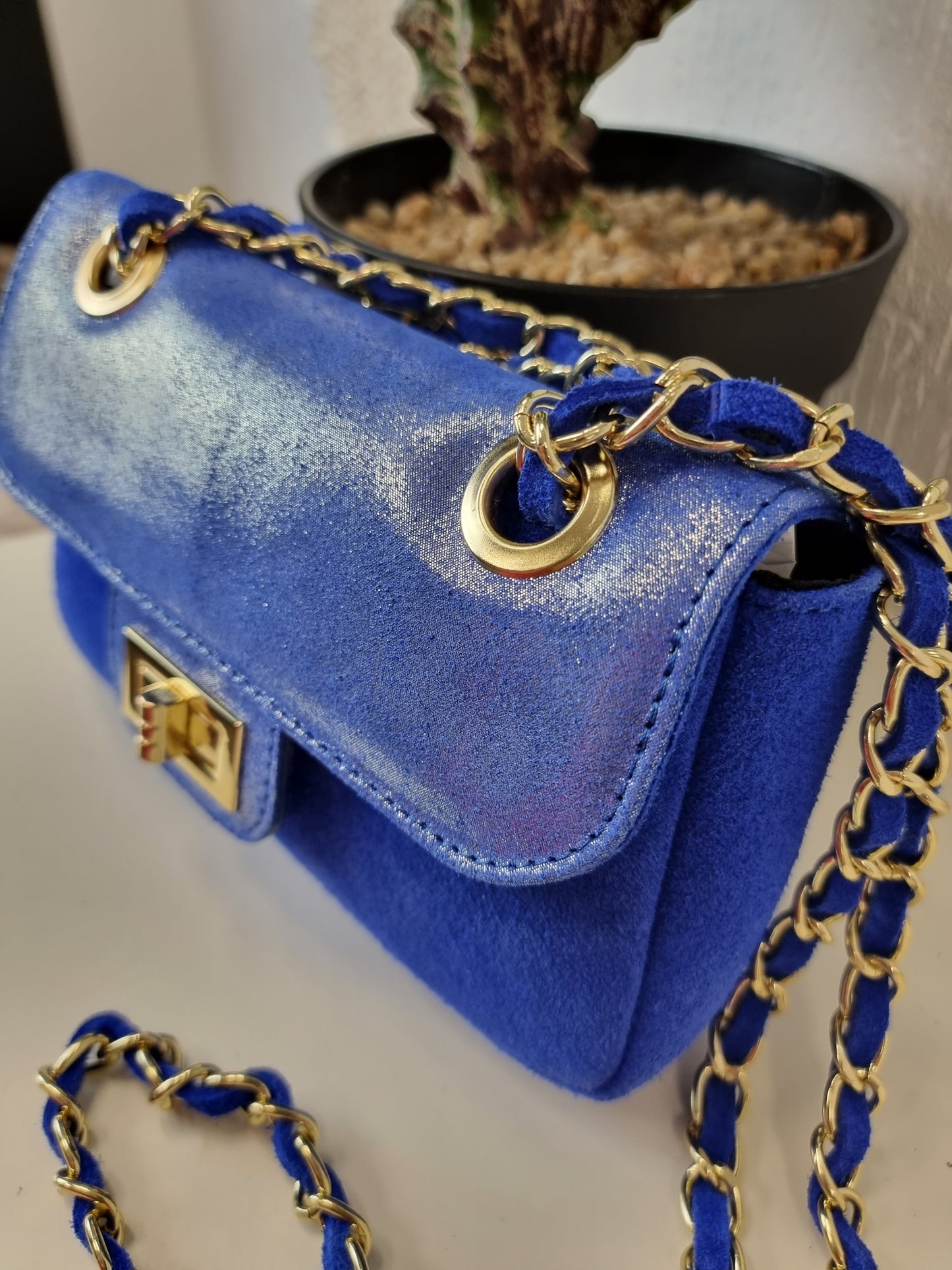 Handtasche Velourleder mit Goldketten und Glitzer in verschiedenen Farben
