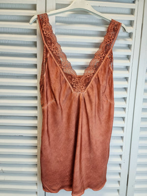 Spitzentop in verschiedenen Farben-onesize (36-40)