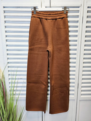 Braune Sweathose mit weitem Bein und stretchbarem Bund