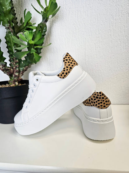 Weiße Plateau Sneaker Lederoptik mit Leoprint