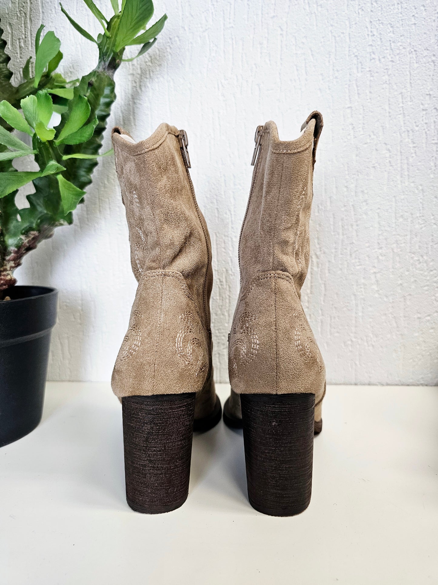 Halbhohe Cowboy-Stiefel/Boots in Beige mit Absatz C-187