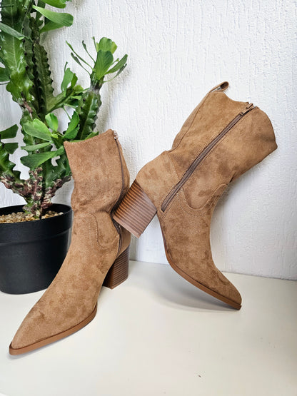 Halbhohe Cowboy-Stiefel/Boots in Camel mit Absatz 2A-1406 nur noch Größe 36 und 37 verfügbar