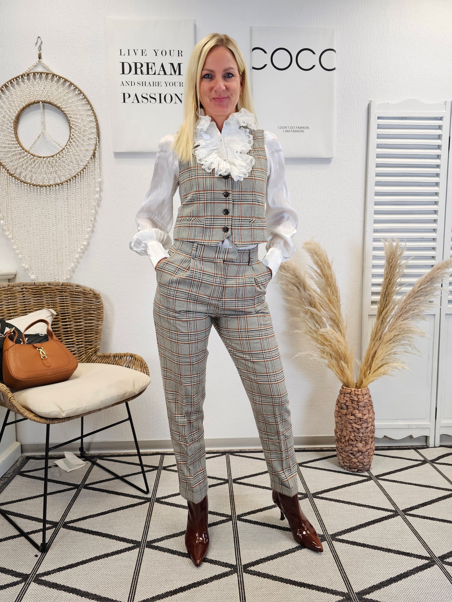 Weiße seidige Barock Bluse