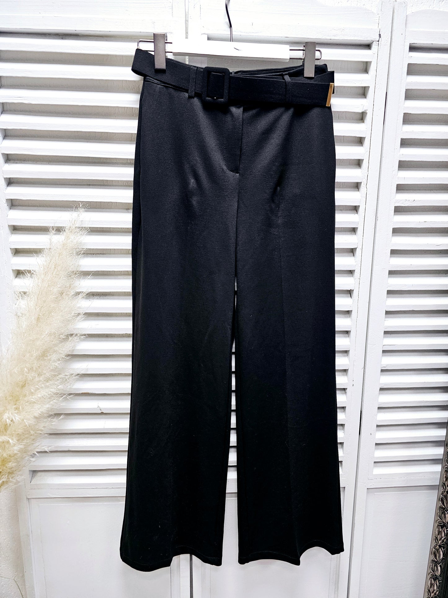 Schicke Jersey-Anzugshose in Schwarz mit weiterem geraden Bein