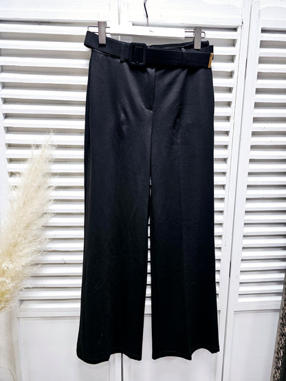 Schicke Jersey-Anzugshose in Schwarz mit weiterem geraden Bein