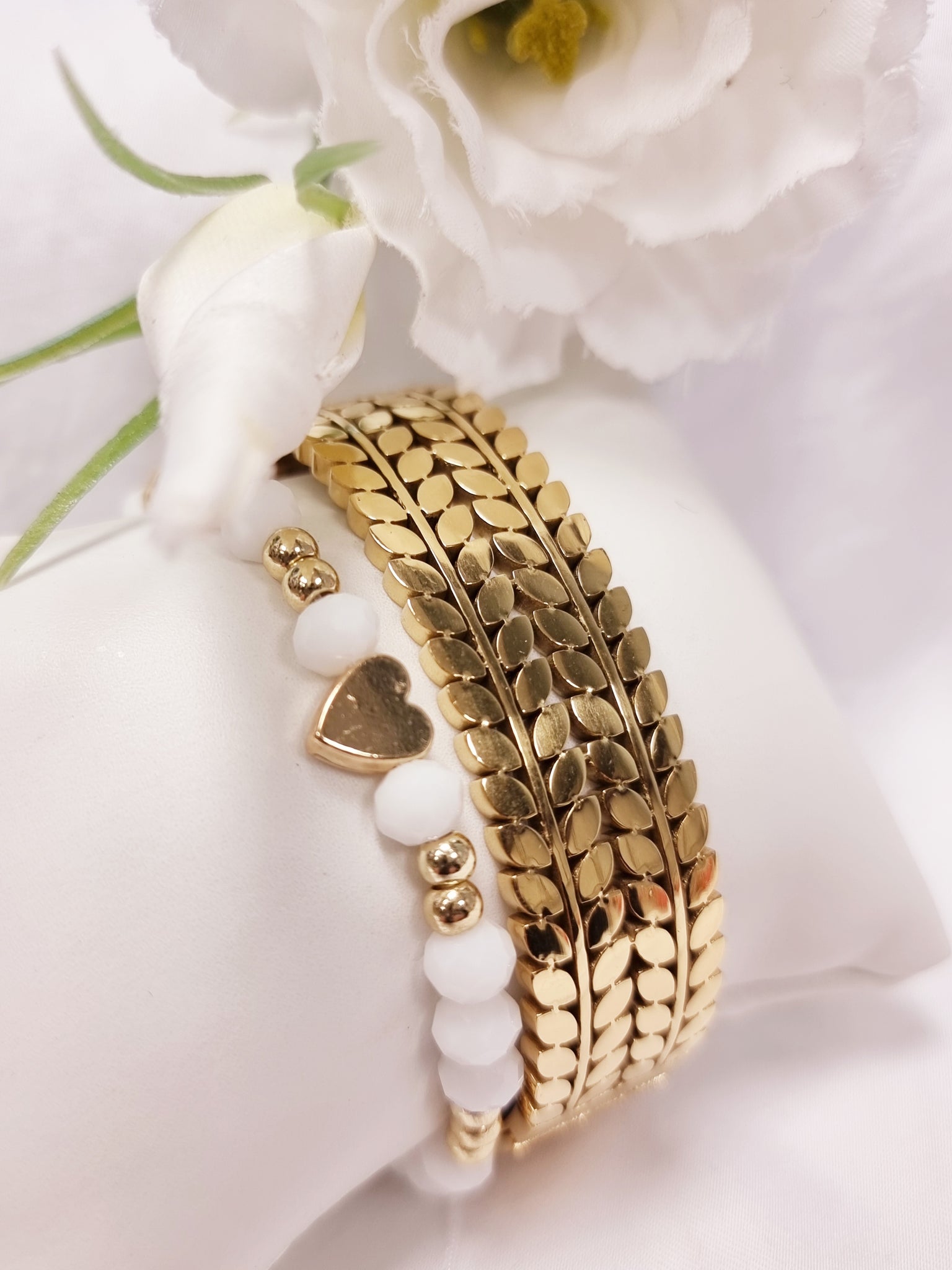 Perlenarmband weiss mit Gold