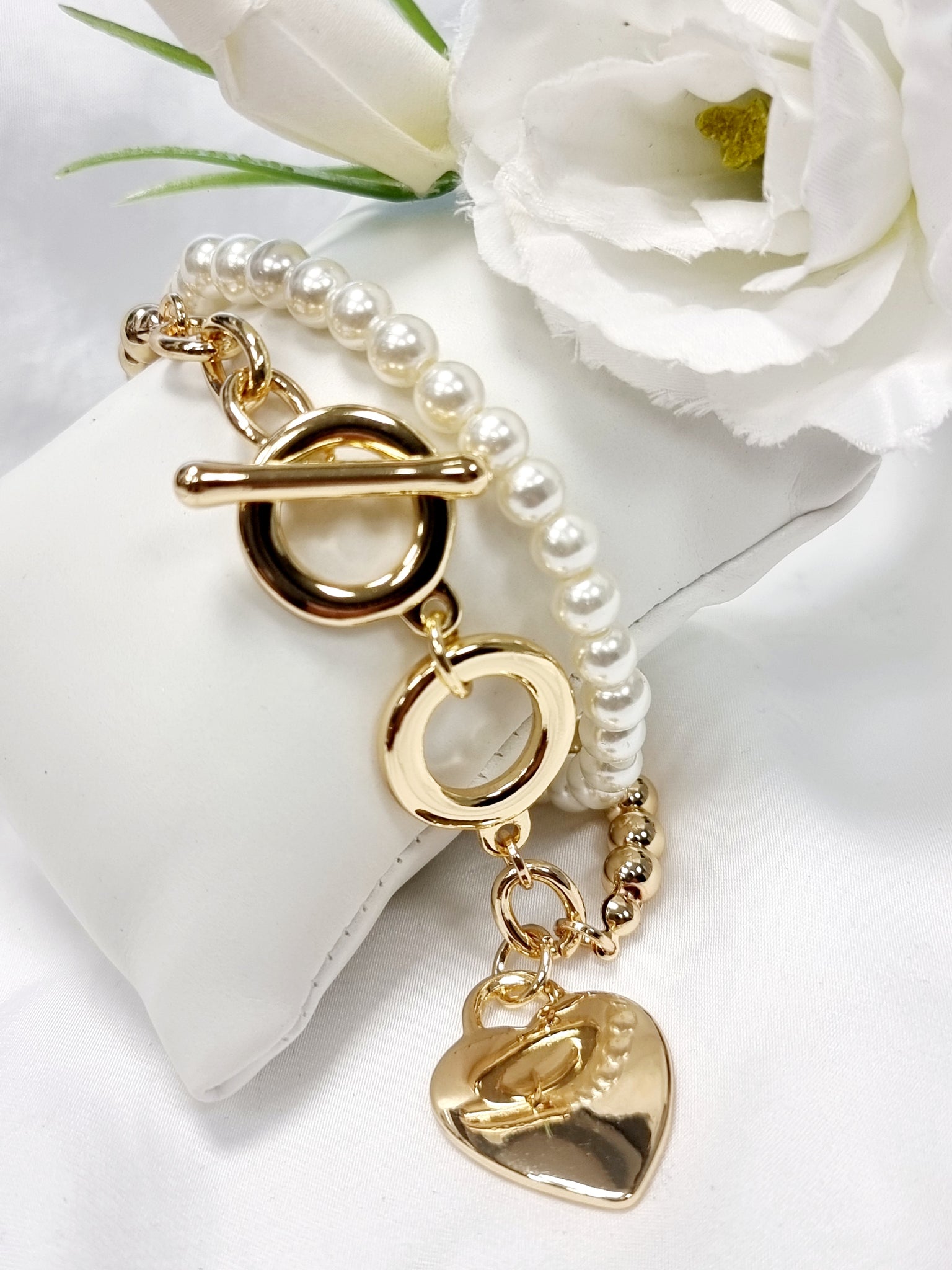 Edles Armband Perlen mit Herz in 2 Varianten "Weiss/Silber und in Gold/Weiss"