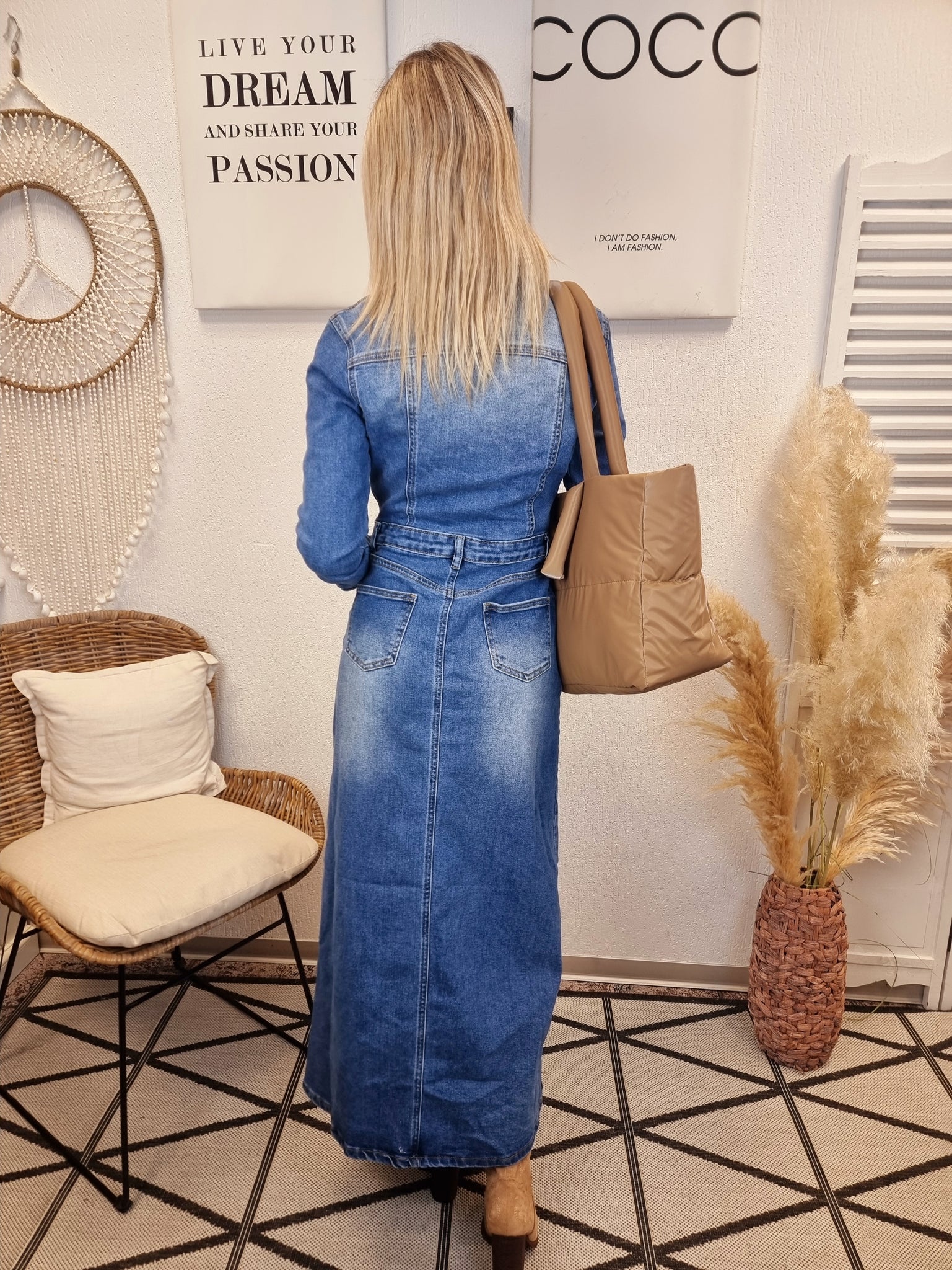 Langes Jeanskleid Langarm mit Schlitz