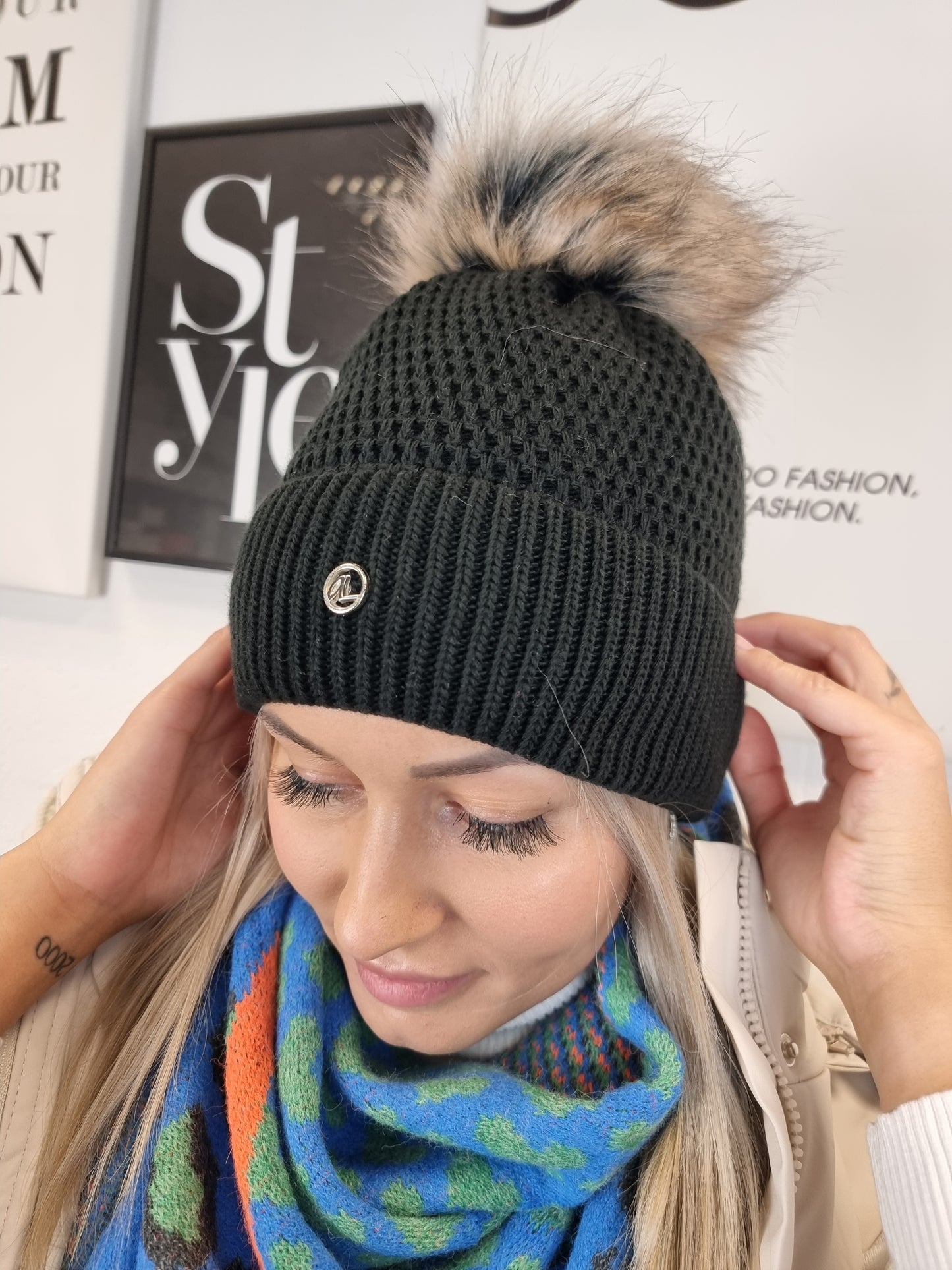 Bommel-Strickmütze mit Angora Wolle in verschieden Farben