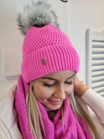 Bommel-Strickmütze mit Angora Wolle in verschieden Farben