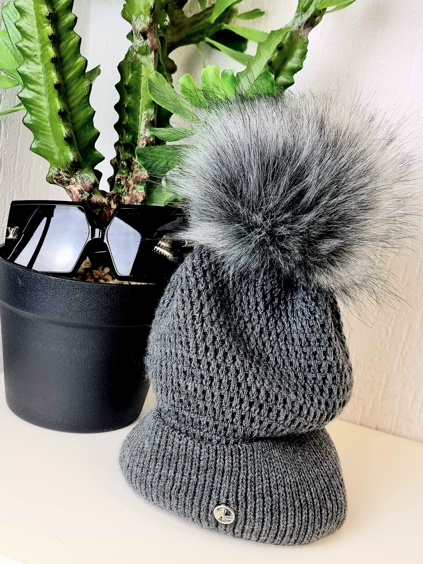 Bommel-Strickmütze mit Angora Wolle in verschieden Farben