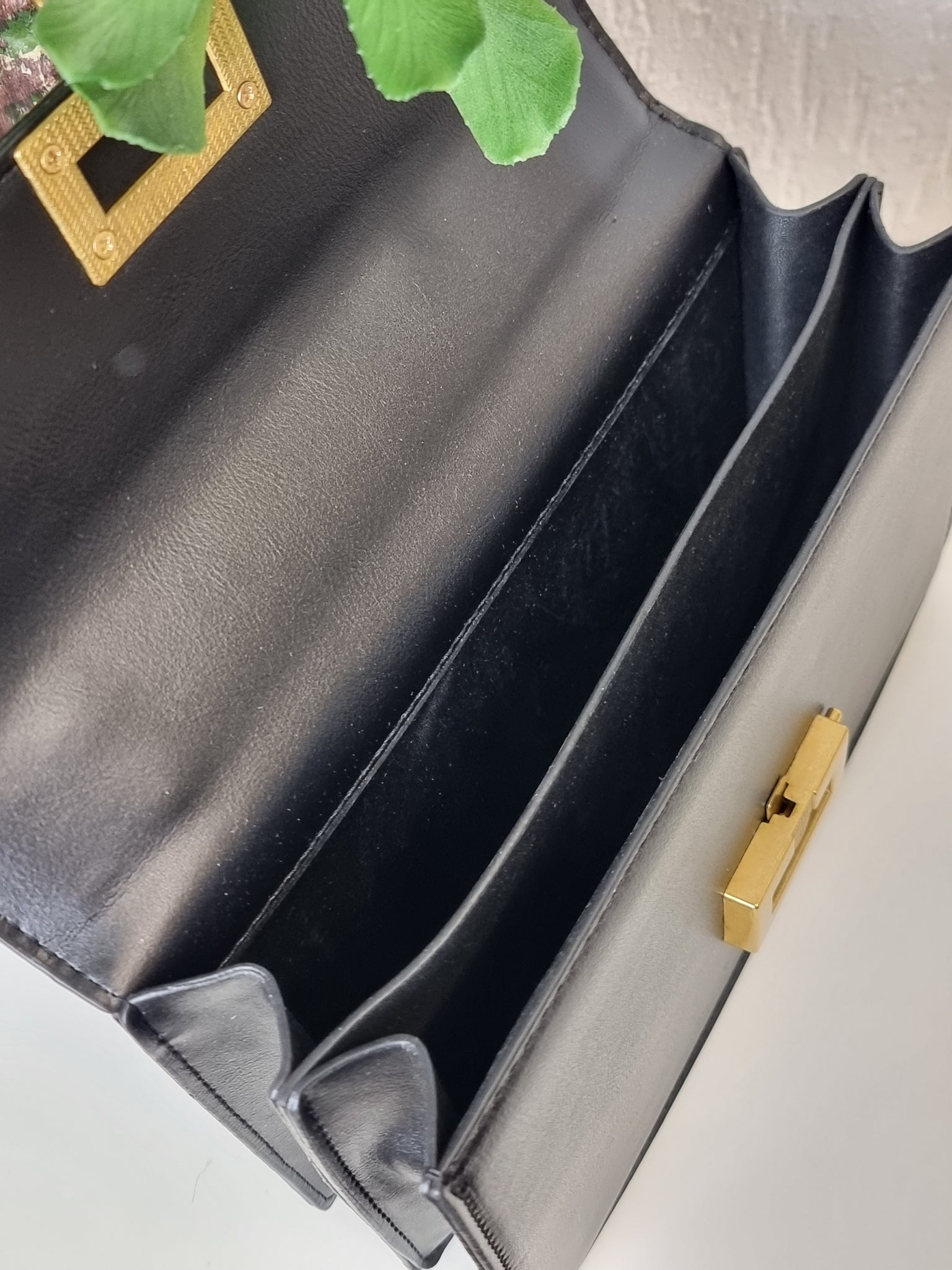 Edle Handtasche mit Goldkette in 2 verschiedenen Farben