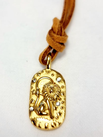 Wickelkette mit Camelfarbigen Wildlederband mit Sternzeichenanhänger in Gold