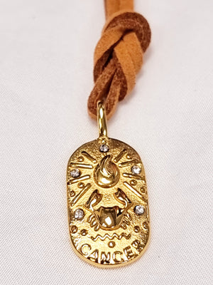 Wickelkette mit Camelfarbigen Wildlederband mit Sternzeichenanhänger in Gold