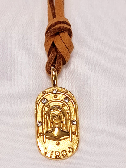 Wickelkette mit Camelfarbigen Wildlederband mit Sternzeichenanhänger in Gold