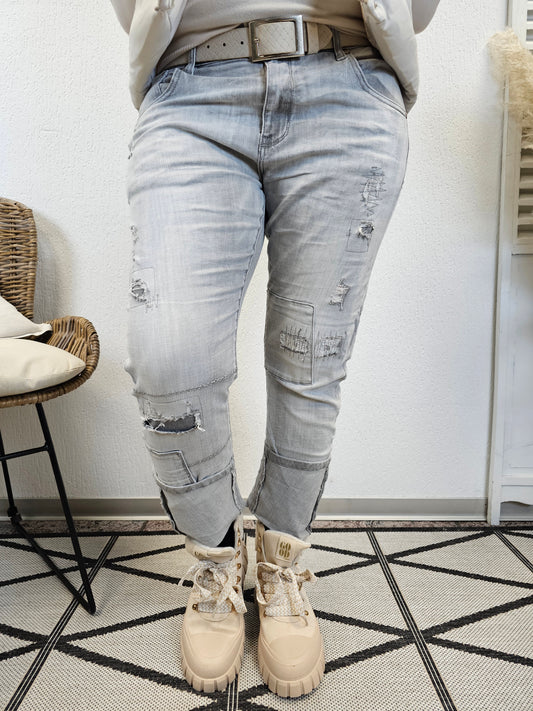 Lockere Jeans Hellgrau im Destroyed Look Patches H8123