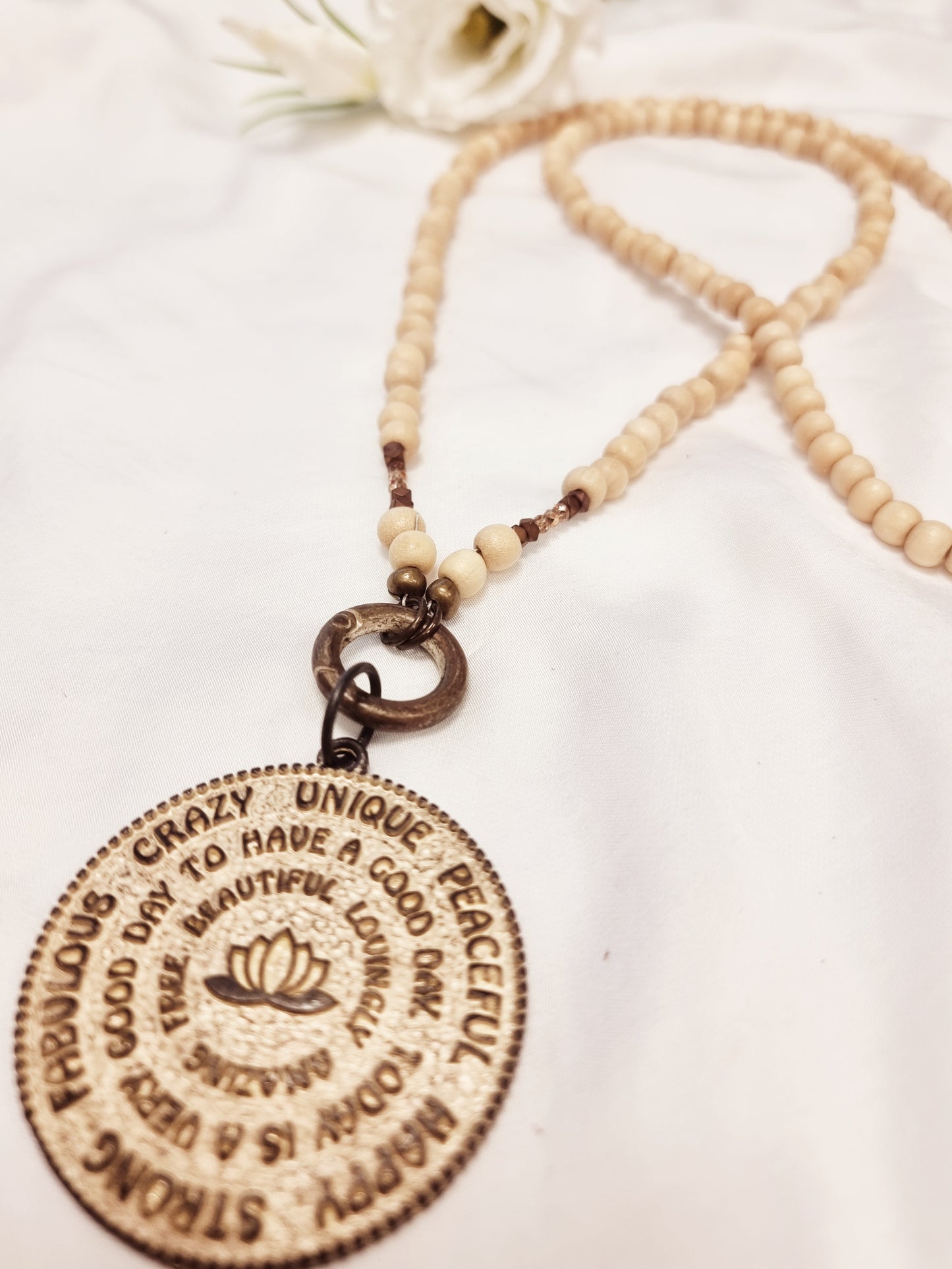 Boho Kette Variokette mit Holzperlen mit Amulett Lotusblume