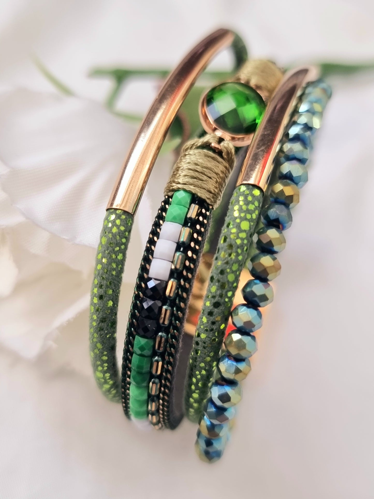 Mehrreihiges Armband Grün mit Gold