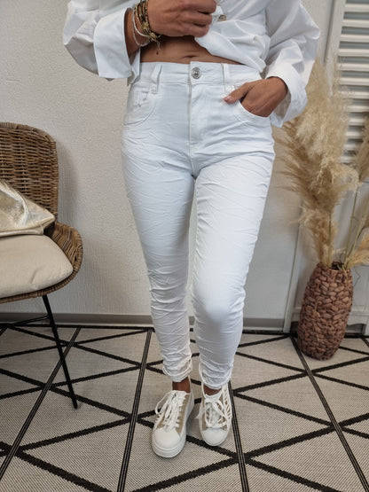 Weiße Jeans mit Schmuckknopf JW22119-11
