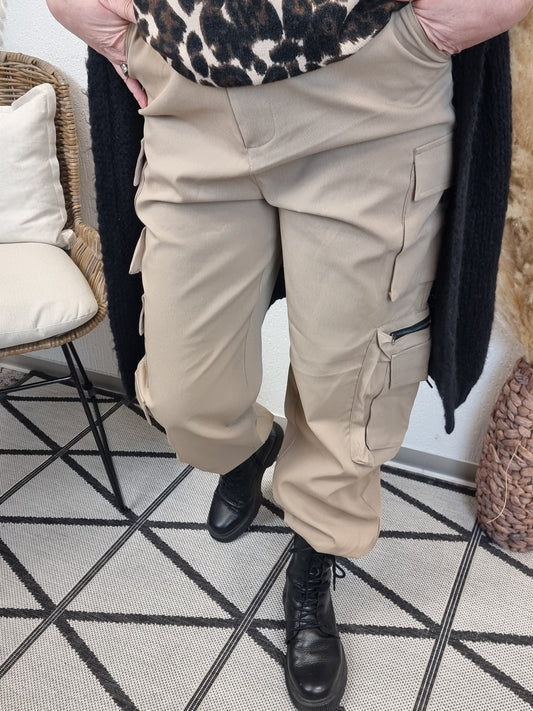 Cargohose mit Gürtel in verschiedenen Farben