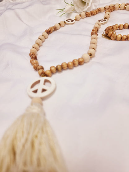 Boho Holzperlen Kette PEACE mit Glassteinchen und Quaste 'Natur'