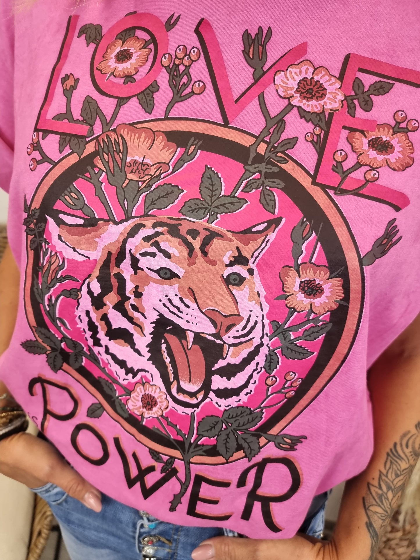 T-Shirt mit Tiger Love Power in verschiedenen Farben