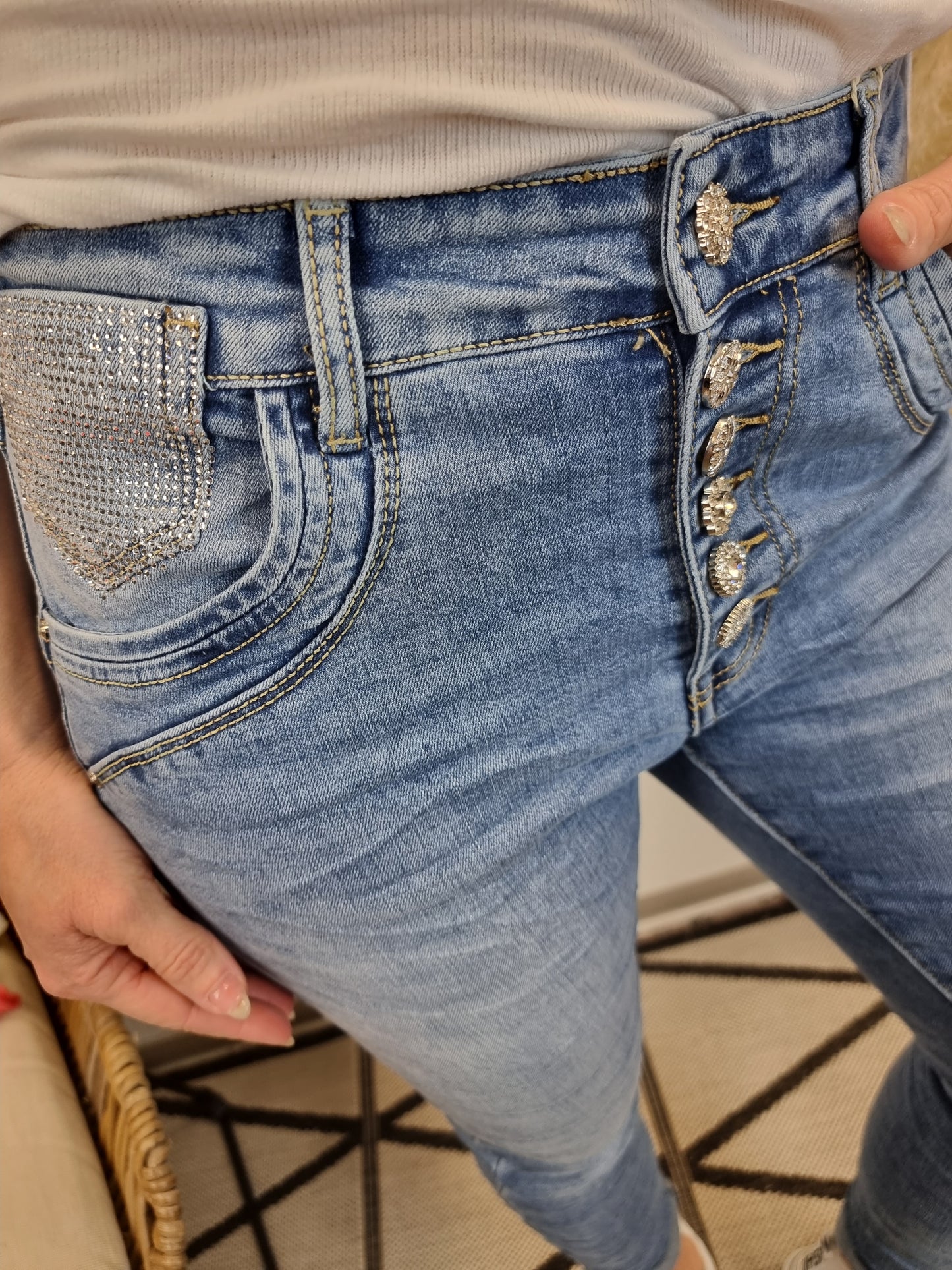 Jewelly Jeans mit Schmuckknöpfen JP2659
