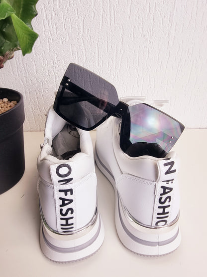 Weißer Sneaker "M" veganes Leder