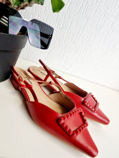 Flache elegante Riemchen-Sandale in Rot