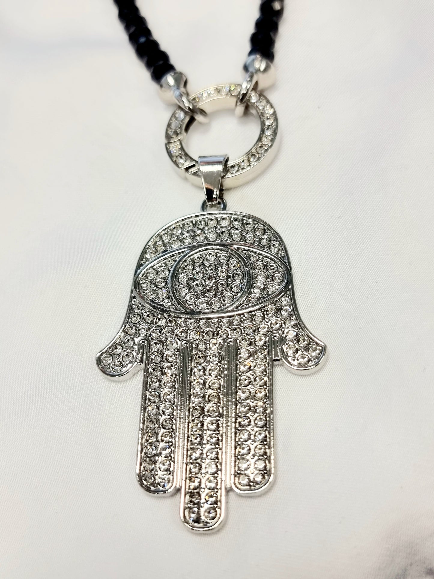 Vario Halskette Schwarz Kistallperlen mit Hamsa-Hand-Anhänger Glitzer