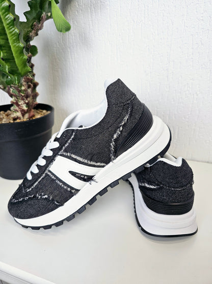 Jeans Sneaker mit Fransen in Schwarz